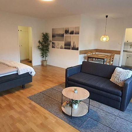 Apartment With Garden Near Metro! Stockholm Buitenkant foto