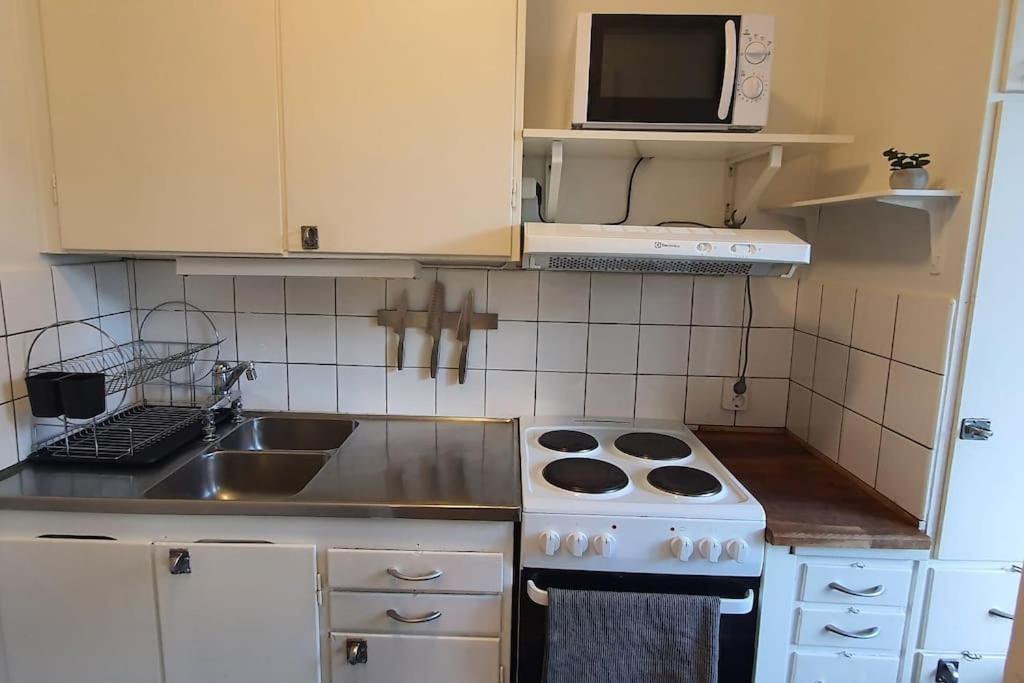 Apartment With Garden Near Metro! Stockholm Buitenkant foto