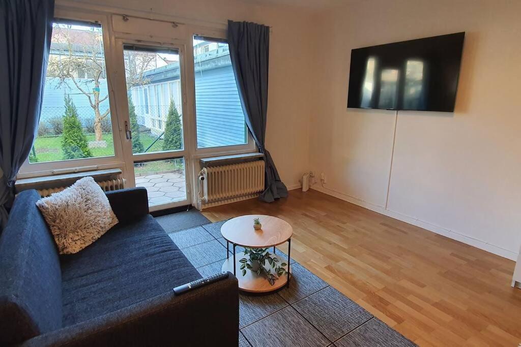 Apartment With Garden Near Metro! Stockholm Buitenkant foto