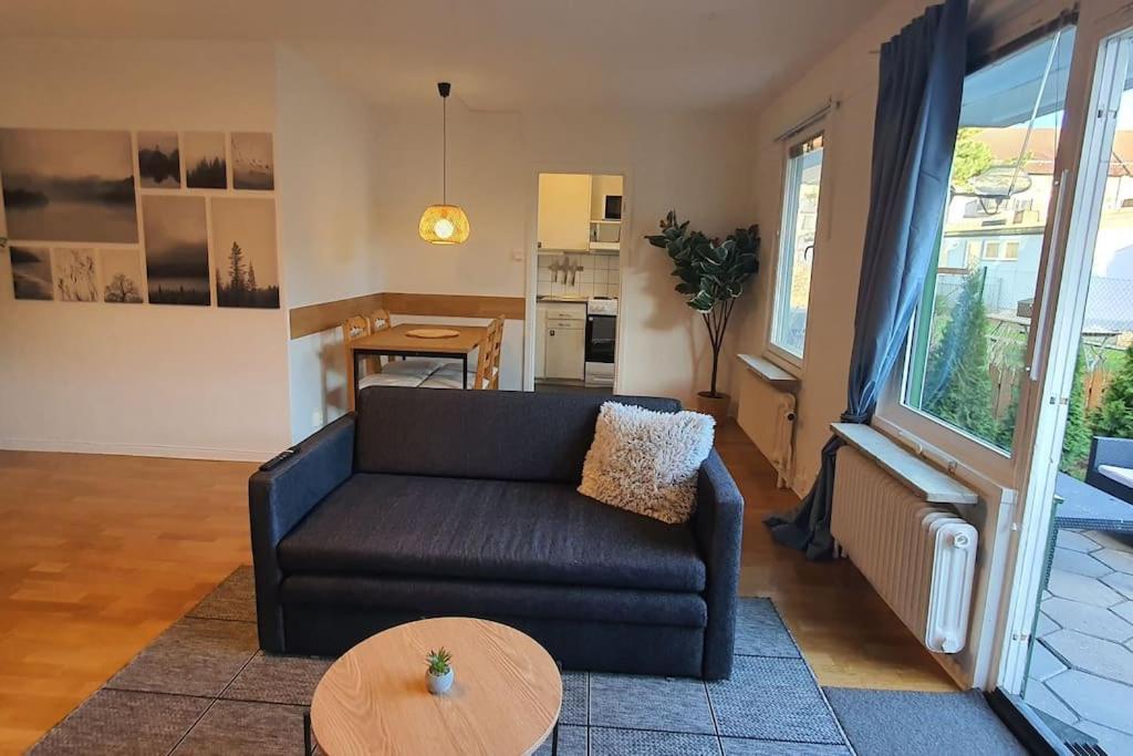Apartment With Garden Near Metro! Stockholm Buitenkant foto