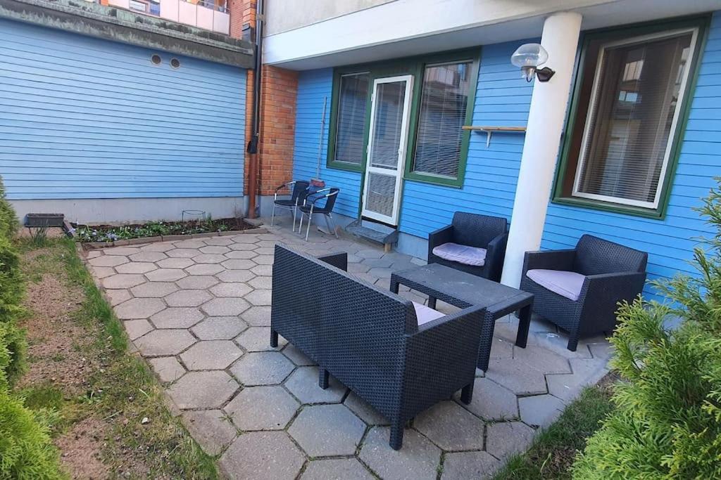 Apartment With Garden Near Metro! Stockholm Buitenkant foto